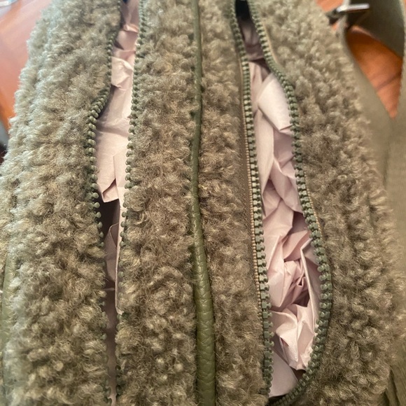 NWT Laundry by Shelli Segal Sherpa Crossbody Bag - Picture 4 of 7